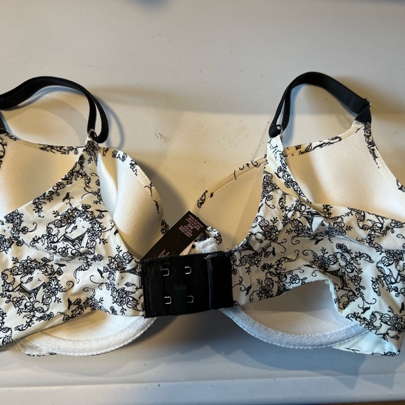 Victoria’s Secret Black and white bra. Size 34D. - Picture 5 of 8
